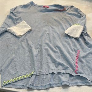 Top ligne size medium dolman sleeve decorated tee